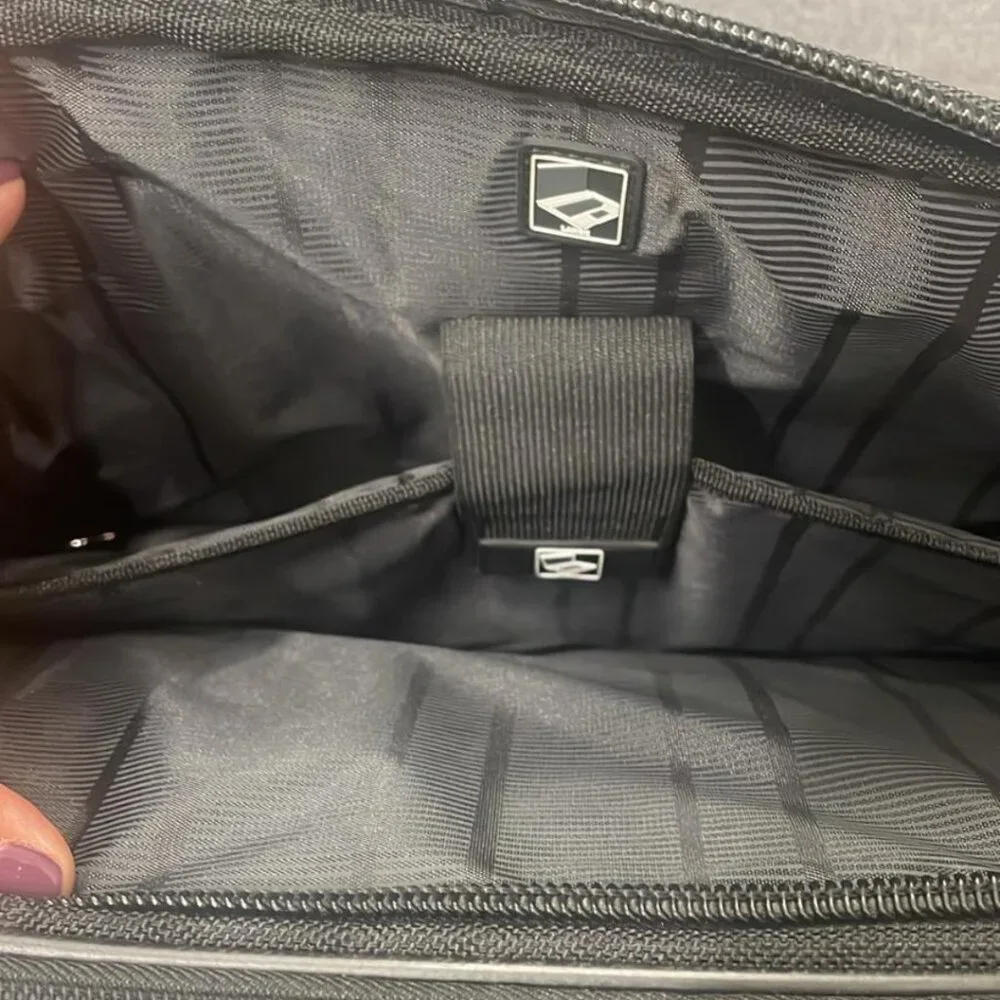 New Kenneth Cole Reaction R-Tech Computer Case Black Laptop Bag - Picture 5 of 8